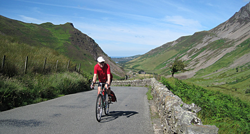 Cyclist at top of Nantlle Valley, Snowdonia